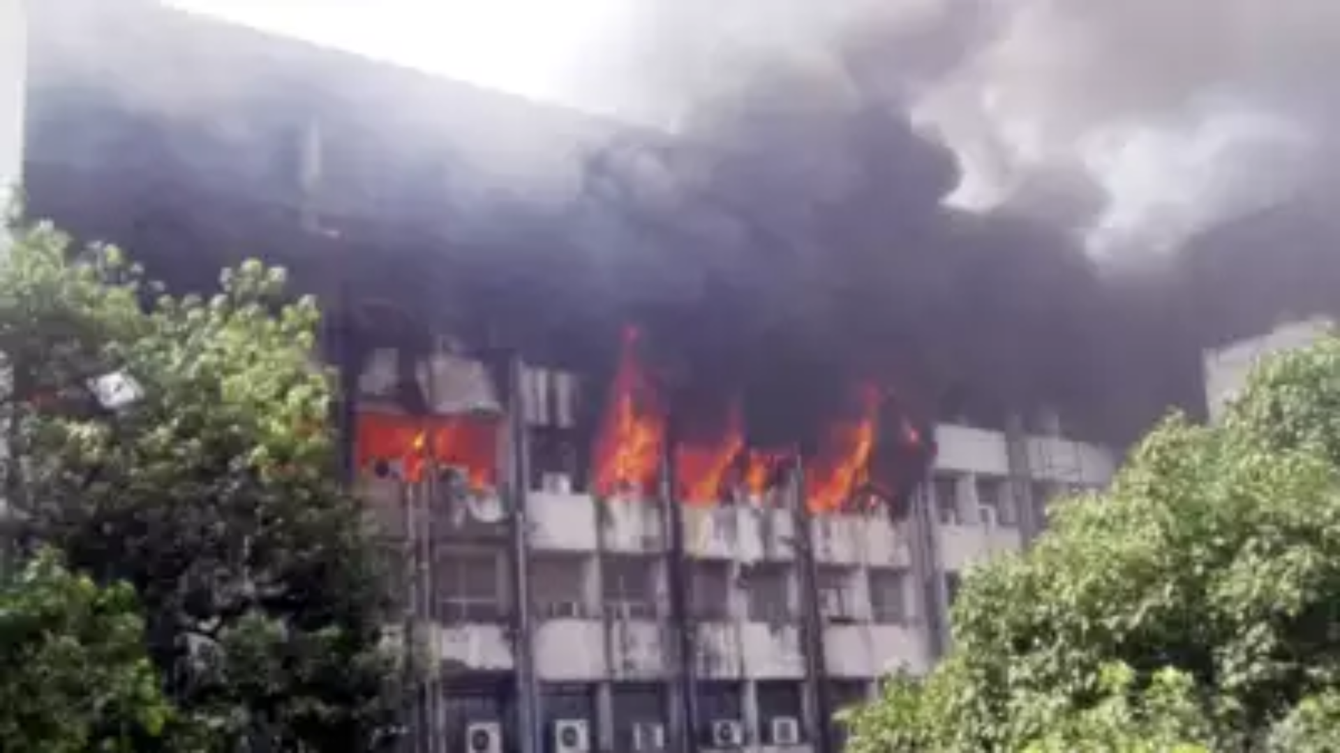 Fire Erupts in Patna Hotel, 12 Rescued Amid Ongoing Extinguishing Efforts