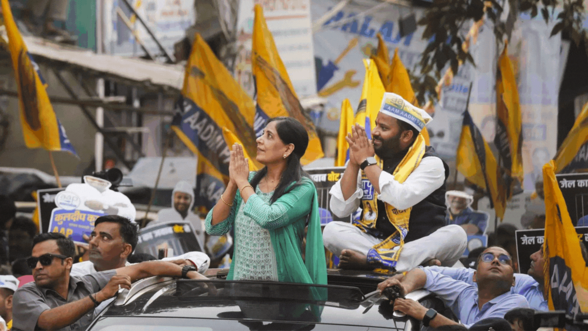 Sunita Kejriwal Leads Roadshow To Rally Support For AAP Candidate