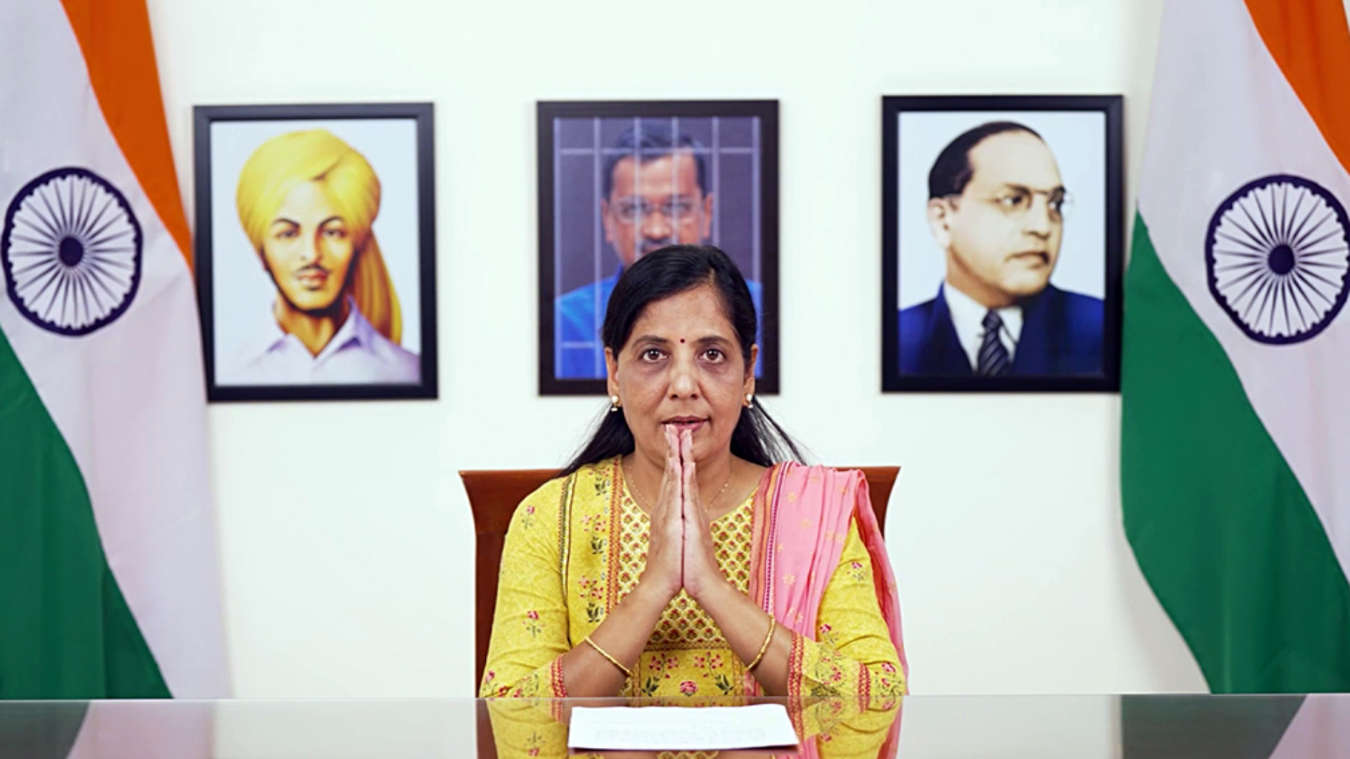 Lok Sabha Elections 2024 : Sunita Kejriwal, Arvind , Among 40 AAP’s Gujarat Campaign Headliners