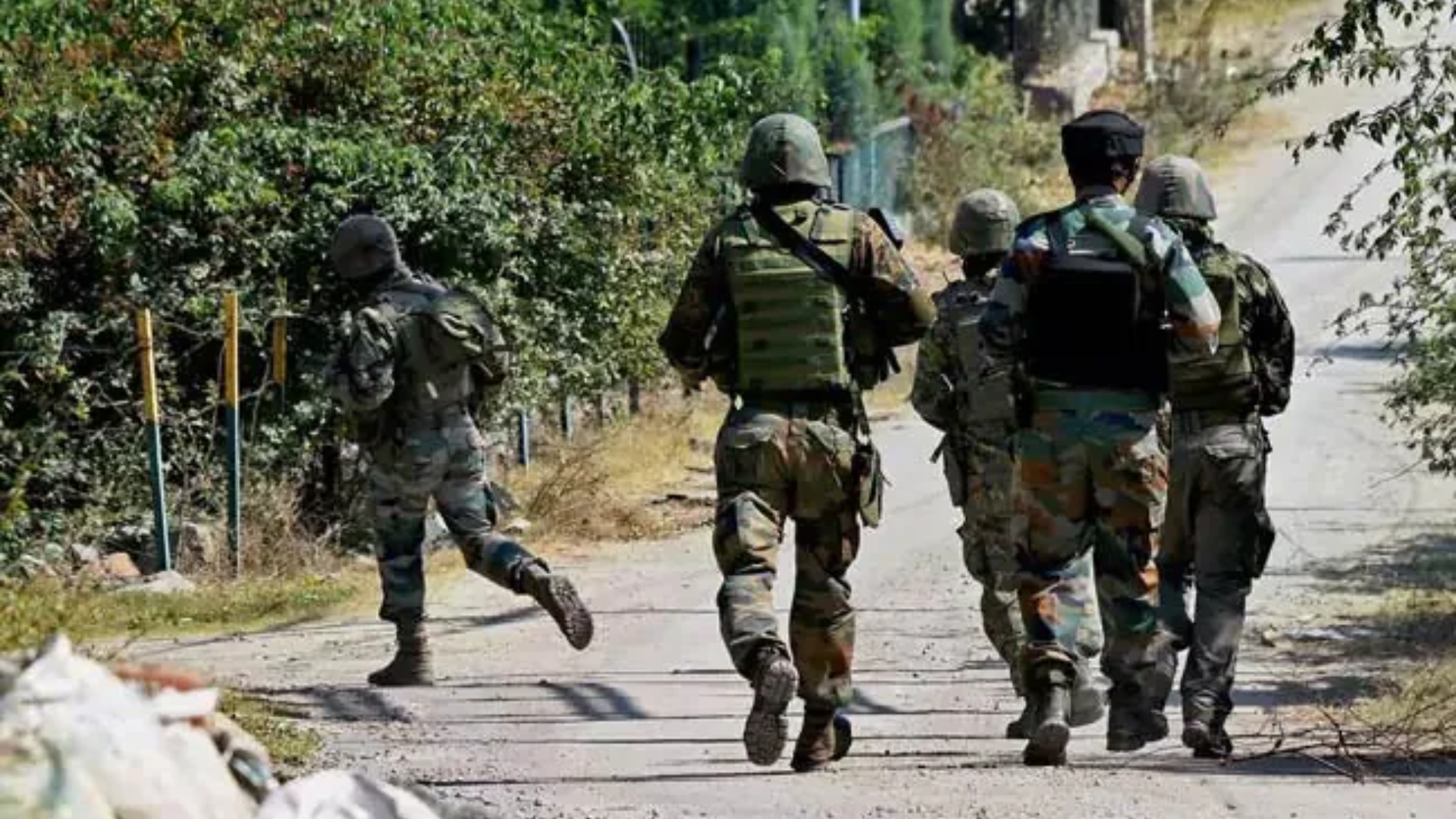 Security Forces Eliminate Terrorist in Pulwama Encounter; Another Trapped