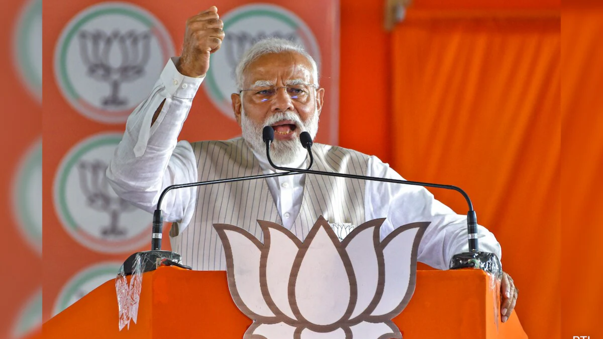 Modi Fires At Rahul: Claims Pakistan Prefers Congress ‘Shehzada’ As PM, Priyanka Offers Rebuttal