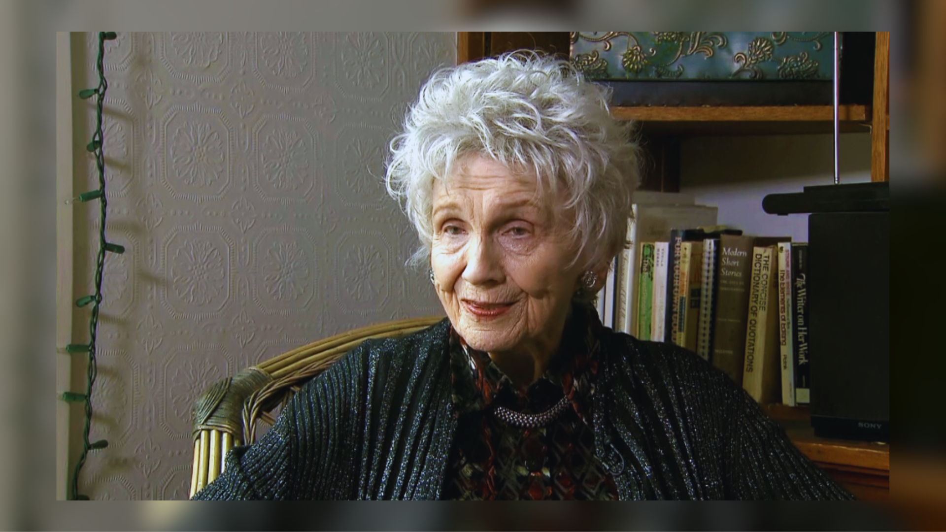 Renowned Nobel Prize Winner Alice Munro Passes Away At 92, Leaving A Legacy Of Masterful Storytelling