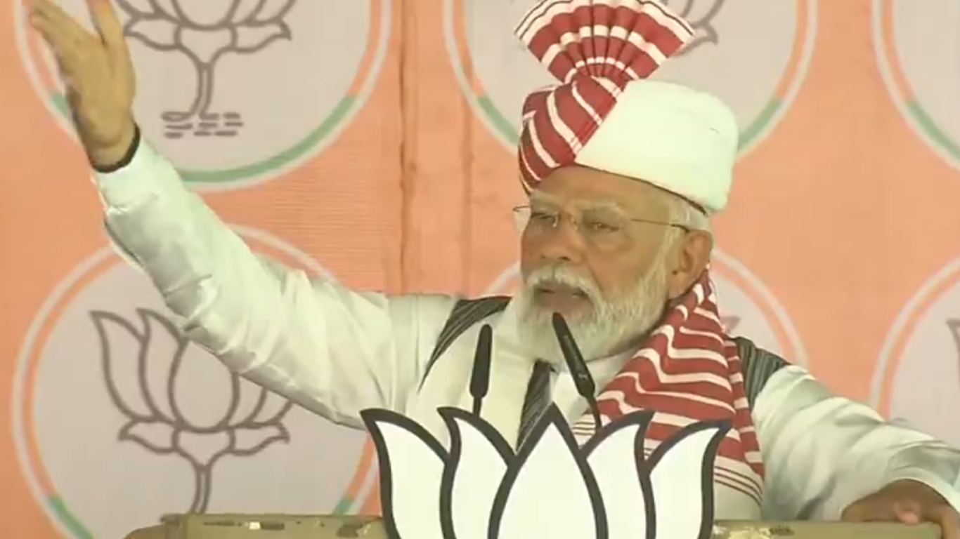 PM Modi Criticizes Previous Congress Governments’ Approach to Pakistan, Touts Strong Anti-Terrorism Stance at Election Rally