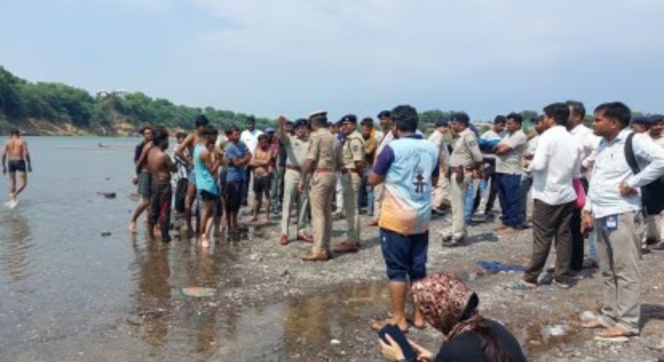 Family Of Seven Members Feared Drowned in Narmada River