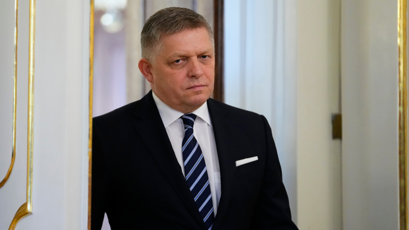 Slovakian Prime Minister Fico Targeted in Assassination Attempt, Admitted to Hospital in Life-Threatening Condition
