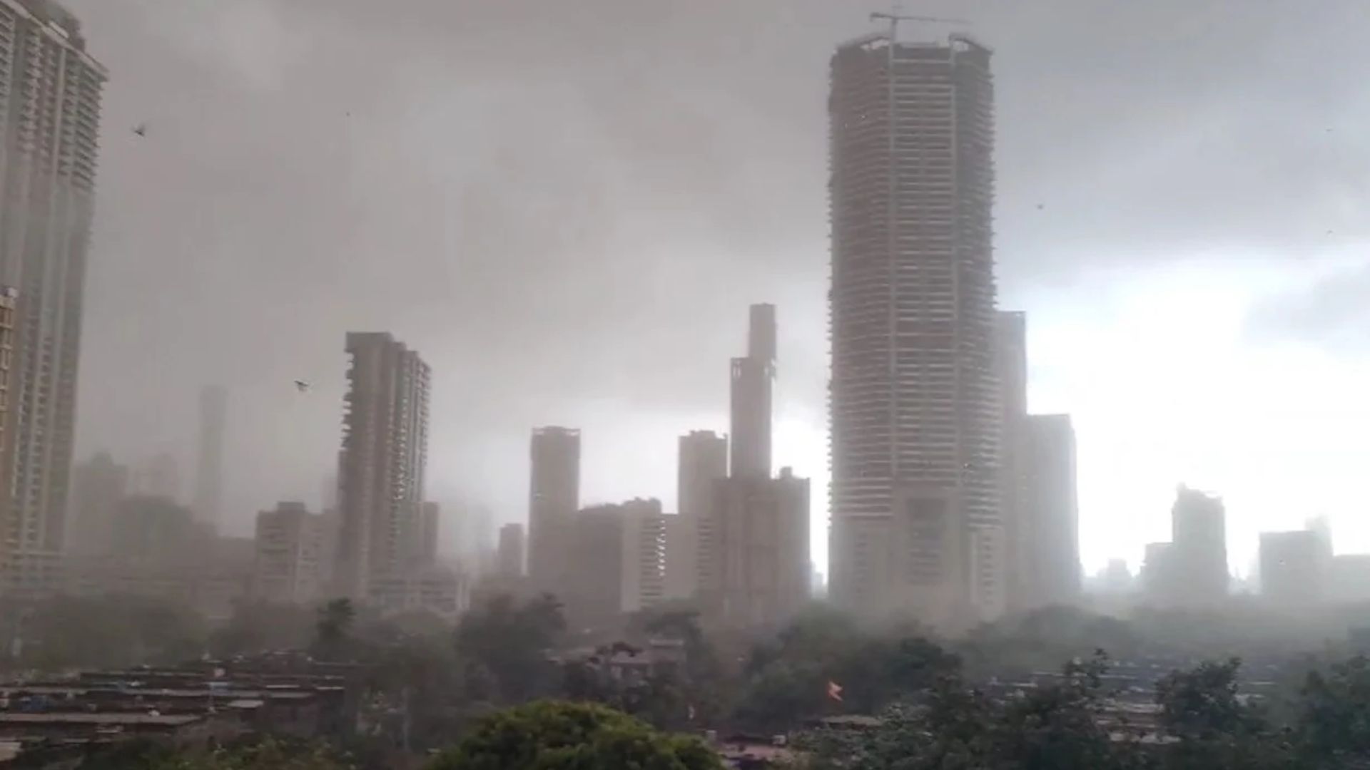 Massive Dust Storm In Mumbai, 3 Dead After Hoarding Collapses, Several Trapped