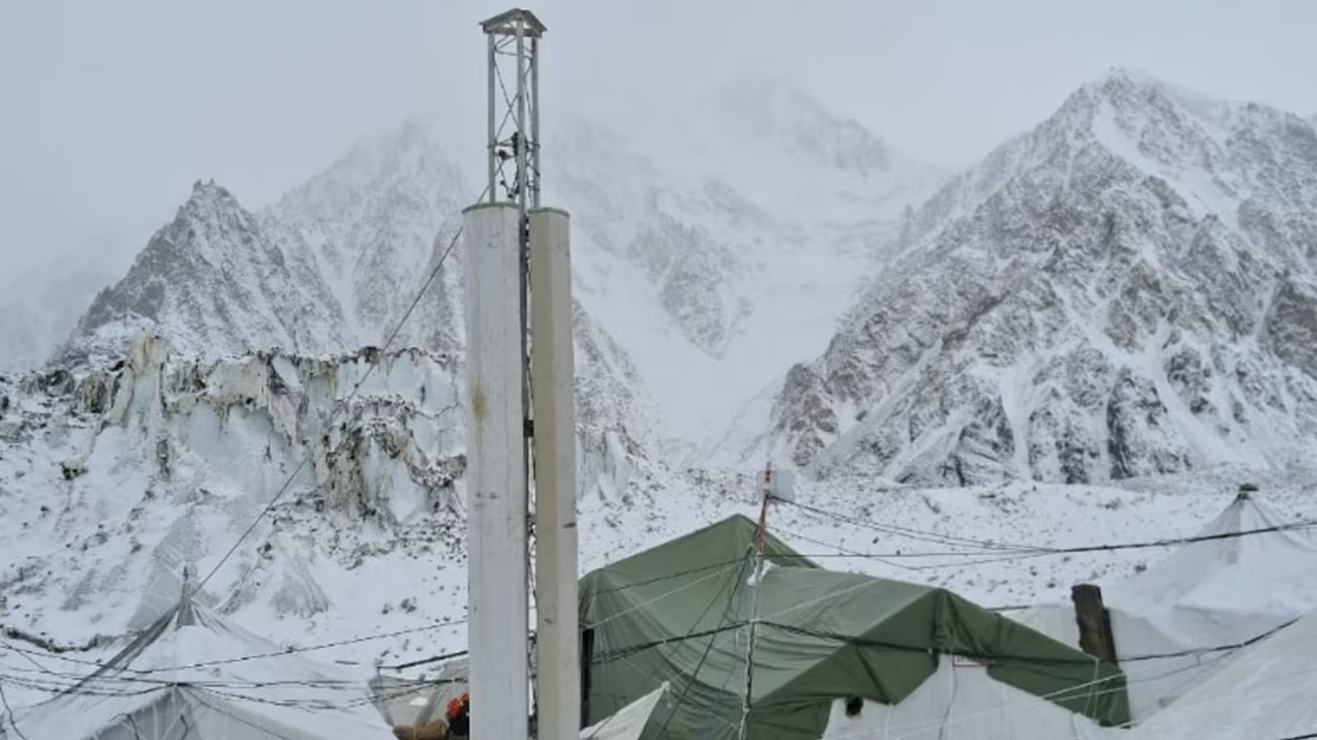 The Army Unveils First-Ever Native Chip-Based 4G Mobile Base Station