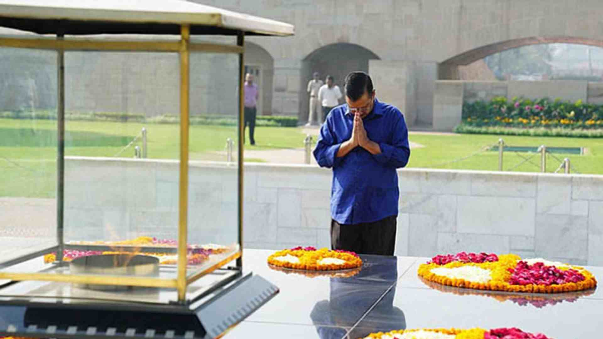 Arvind Kejriwal Pays Tributes at Raj Ghat and Hanuman Temple Before Surrendering At Tihar