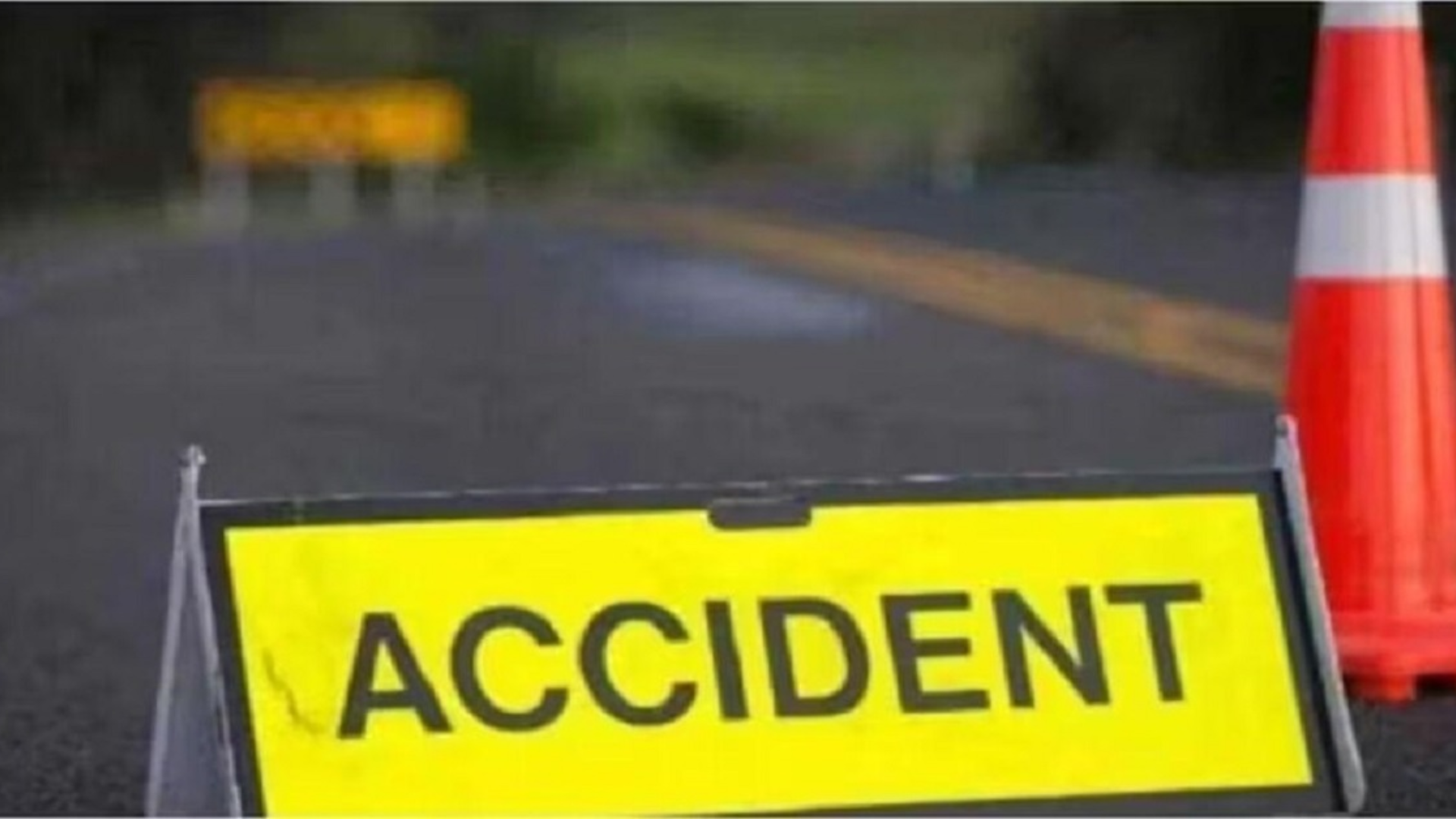 Bus Overturns On Lucknow-Agra Expressway; Leaves 40 Passengers Injured