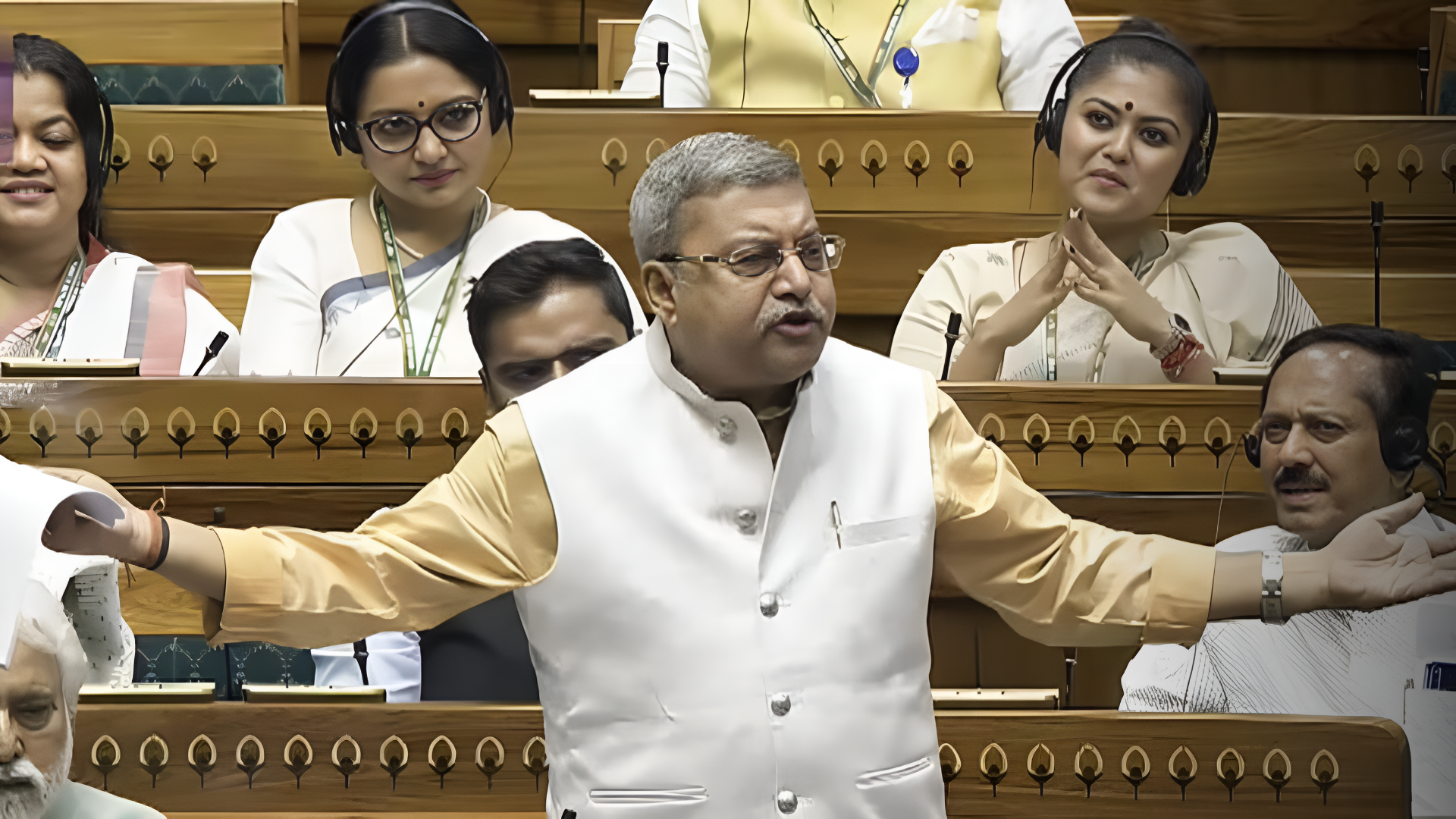 TMC MP Kalyan Banerjee ‘Kit-Kit-Kit’ Funny Remark On BJP’s Slogan ‘400 Paar’ | Viral Video