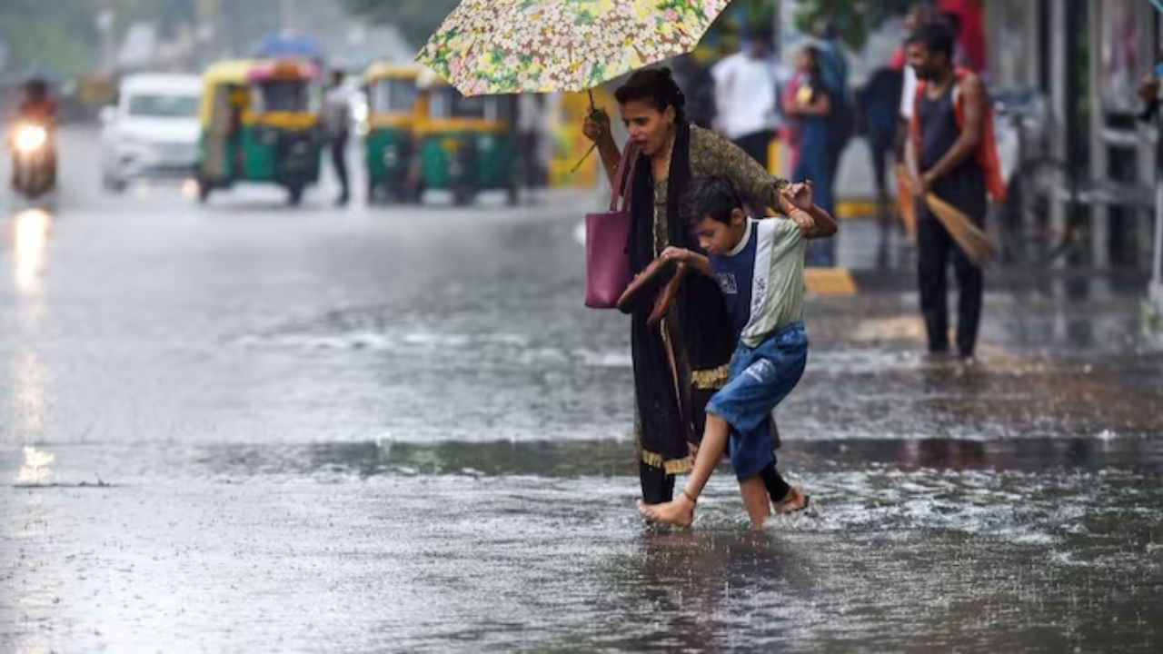 Heavy Rain In Delhi Today
