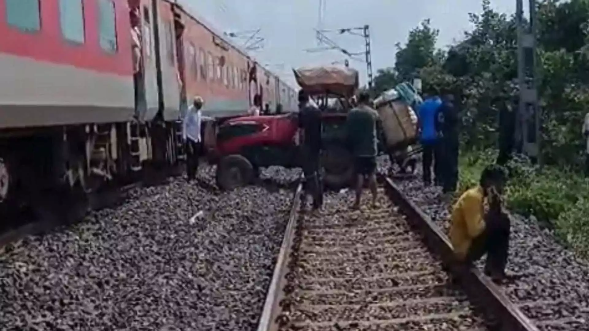 Train Accident Avoided in Madhya Pradesh After Tractor Discovered on Tracks - NewsX World