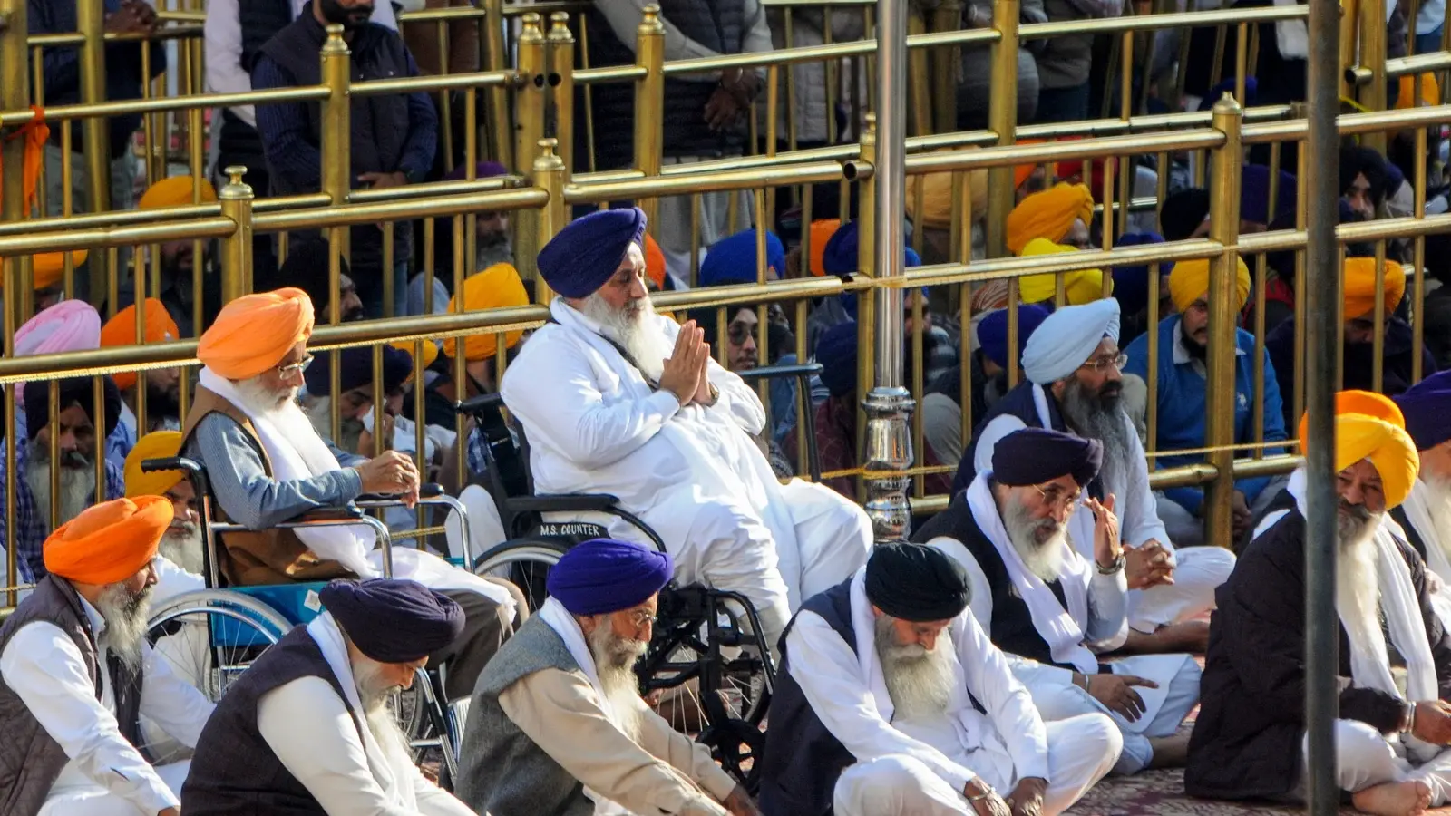 Sukhbir Singh Badal Begins Penitence As ‘Sewadar’ At Golden Temple After Akal Takht Edict