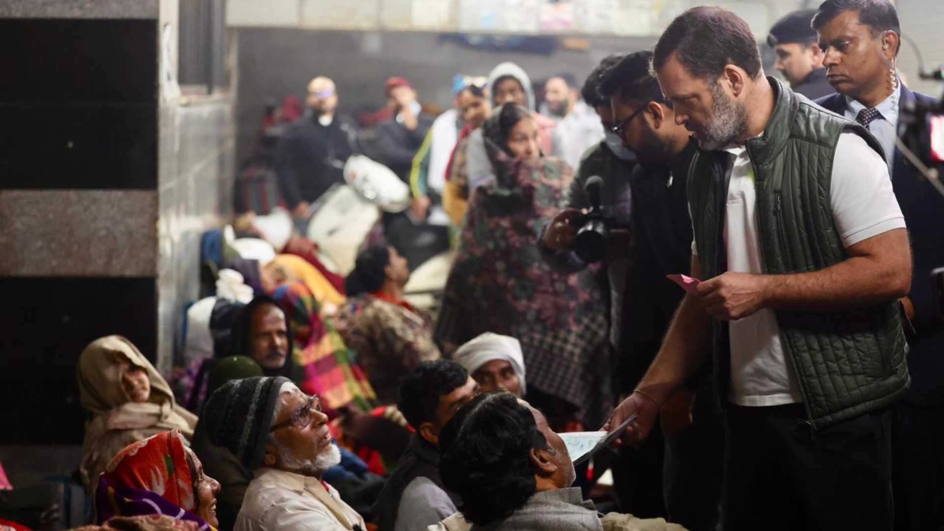 Rahul Gandhi Does A Surprise Midnight Inspection At AIIMS Delhi, Father Of A Patient Says ‘Its Been A Month Sitting There’, Watch