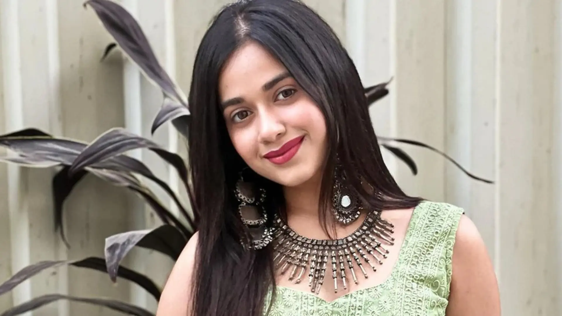 Jannat Zubair Surpasses Shah Rukh Khan In Instagram Followers, Redefining Stardom In the Digital Age