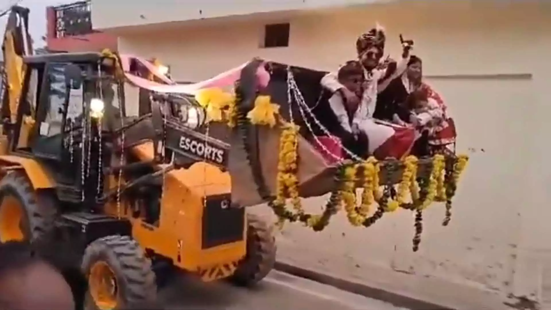 Caught On Camera: Not Horse Carriage, UP Wedding Uses Dozens Of Bulldozers For Bride’s ‘Bidaai’; Video Goes Viral