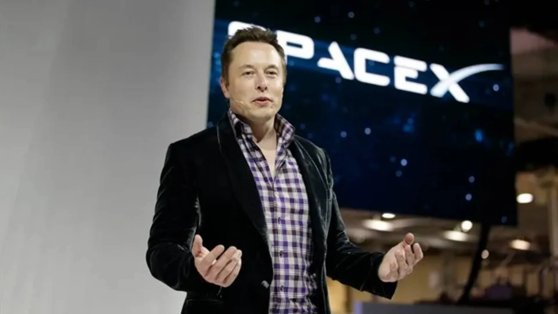 How Elon Musk’s SpaceX Secured a $5.9 Billion US Government Contract