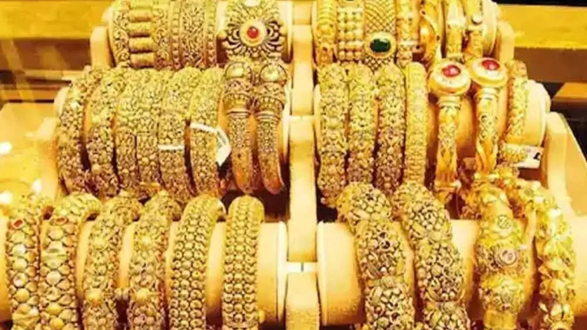 Gold Prices Cross ₹1 Lakh In Hyderabad Amid Wedding Season Rush