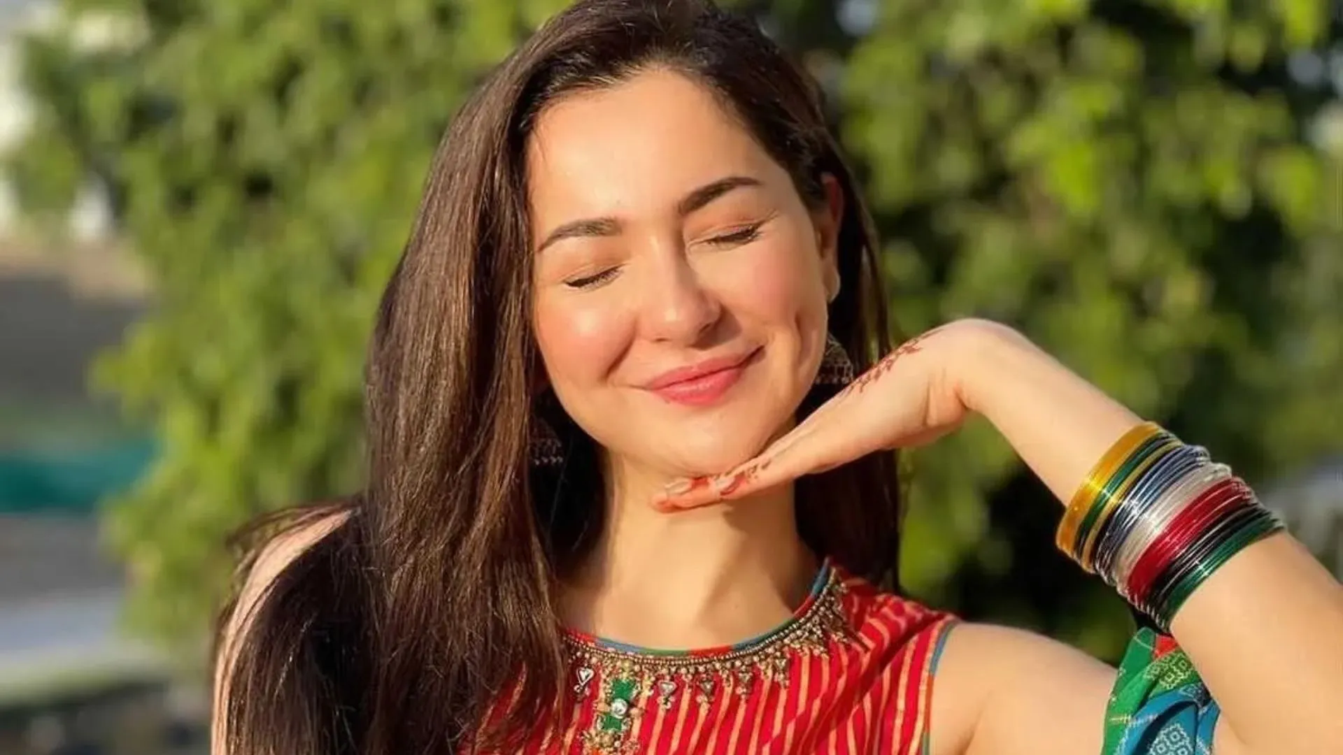 PAK Actress Hania Aamir Faces Meme Storm Amid Indo-Pak Tensions, Indians Send Water For Her
