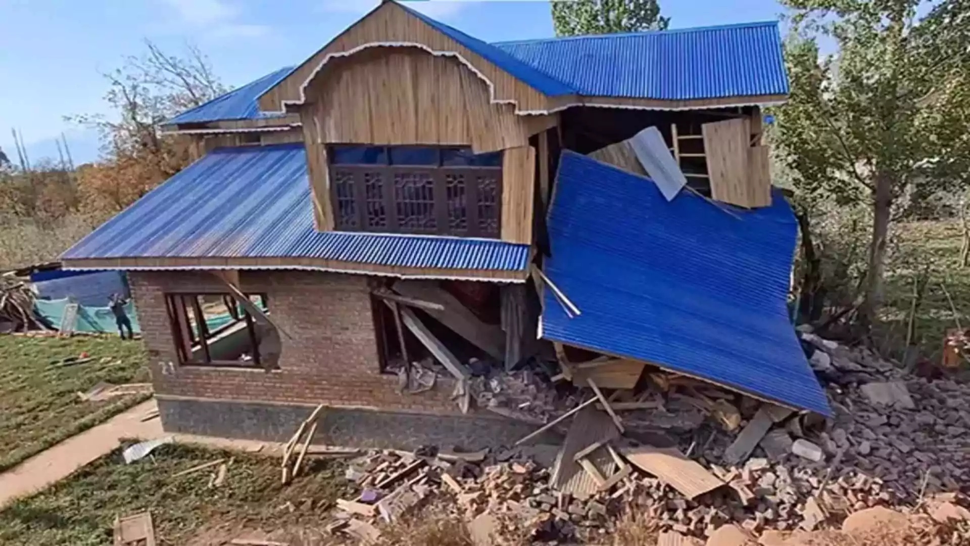Army Demolishes House of Wanted Terrorist in Pulwama After Baisaran Attack