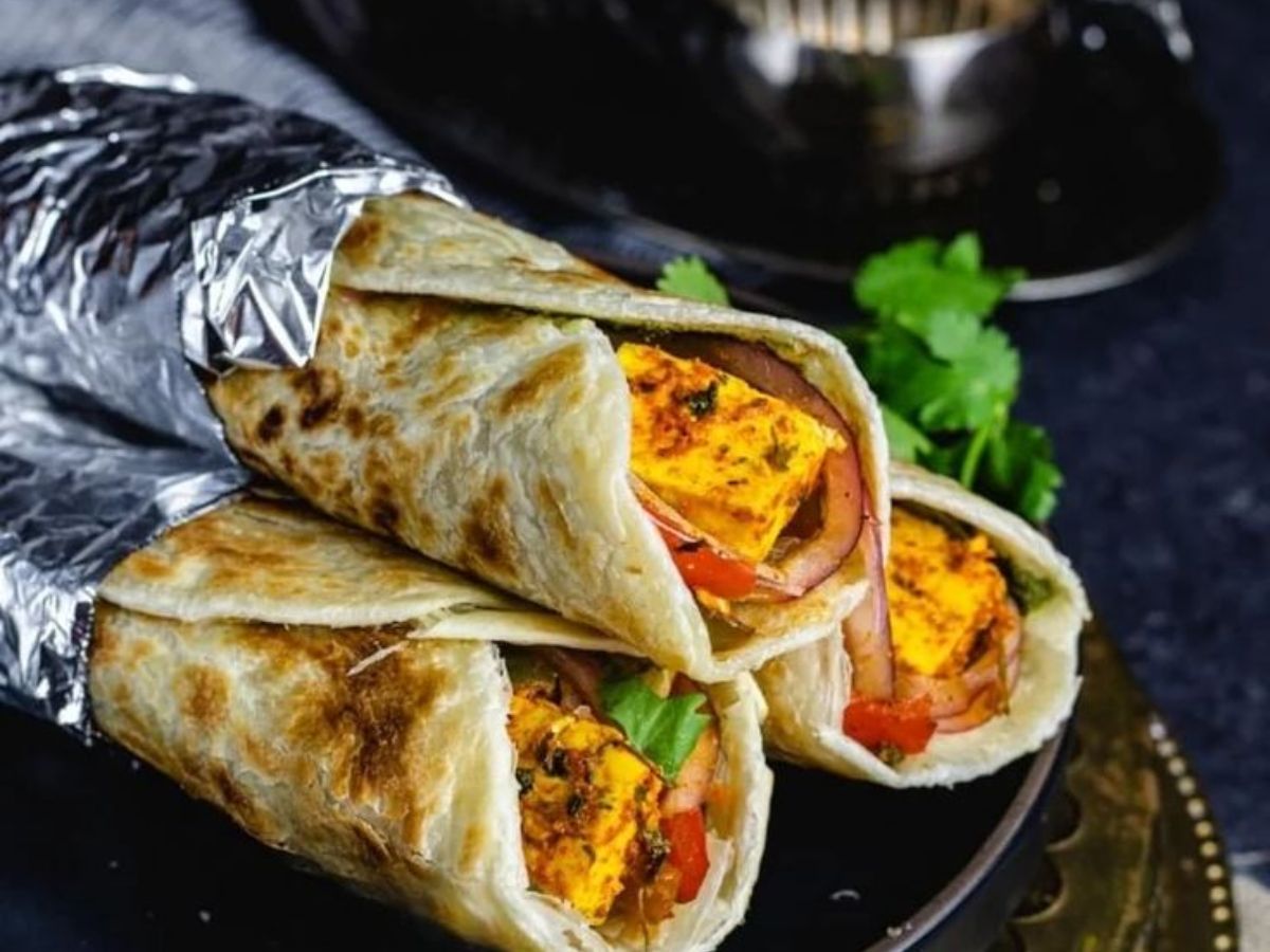 Paneer or chicken rolls