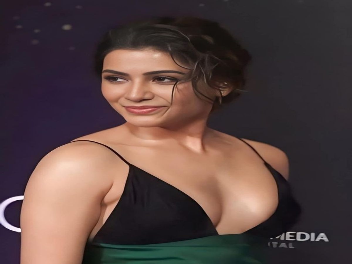 Samantha Flaunting a Gorgeous Low-Cut Outfit at an Event