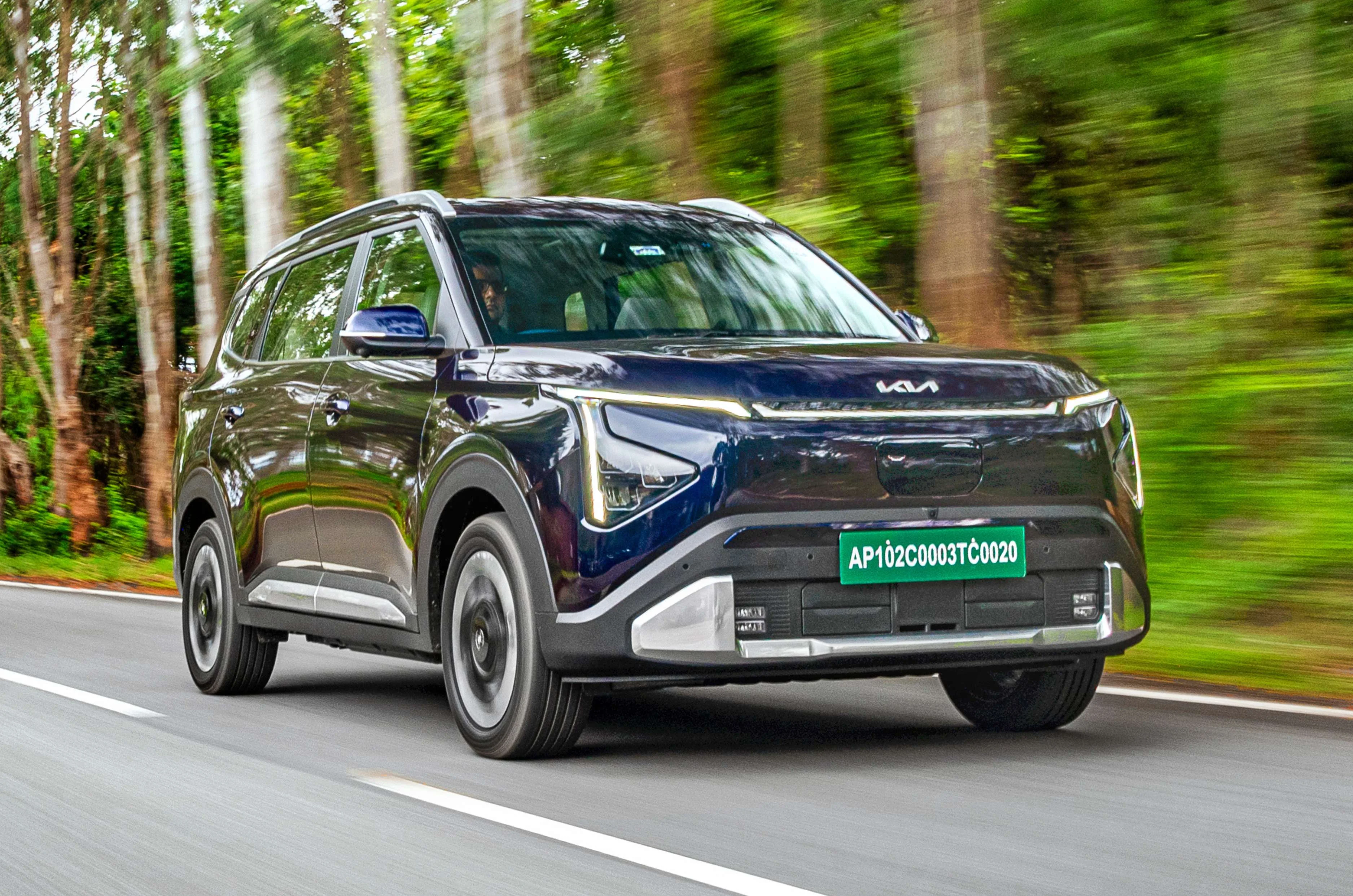 Kia Carens Clavis EV showcasing performance specifications and battery details