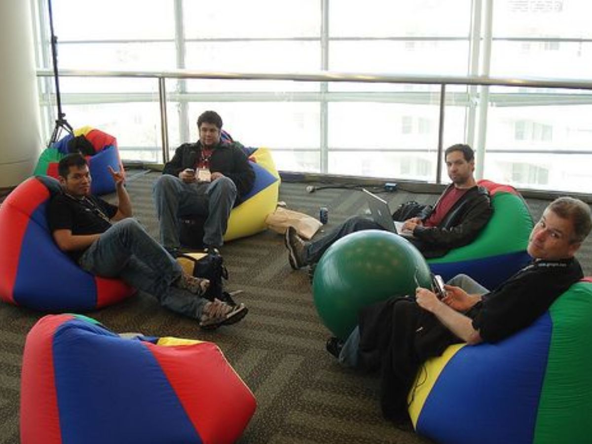 Co-working meets co-living lounges