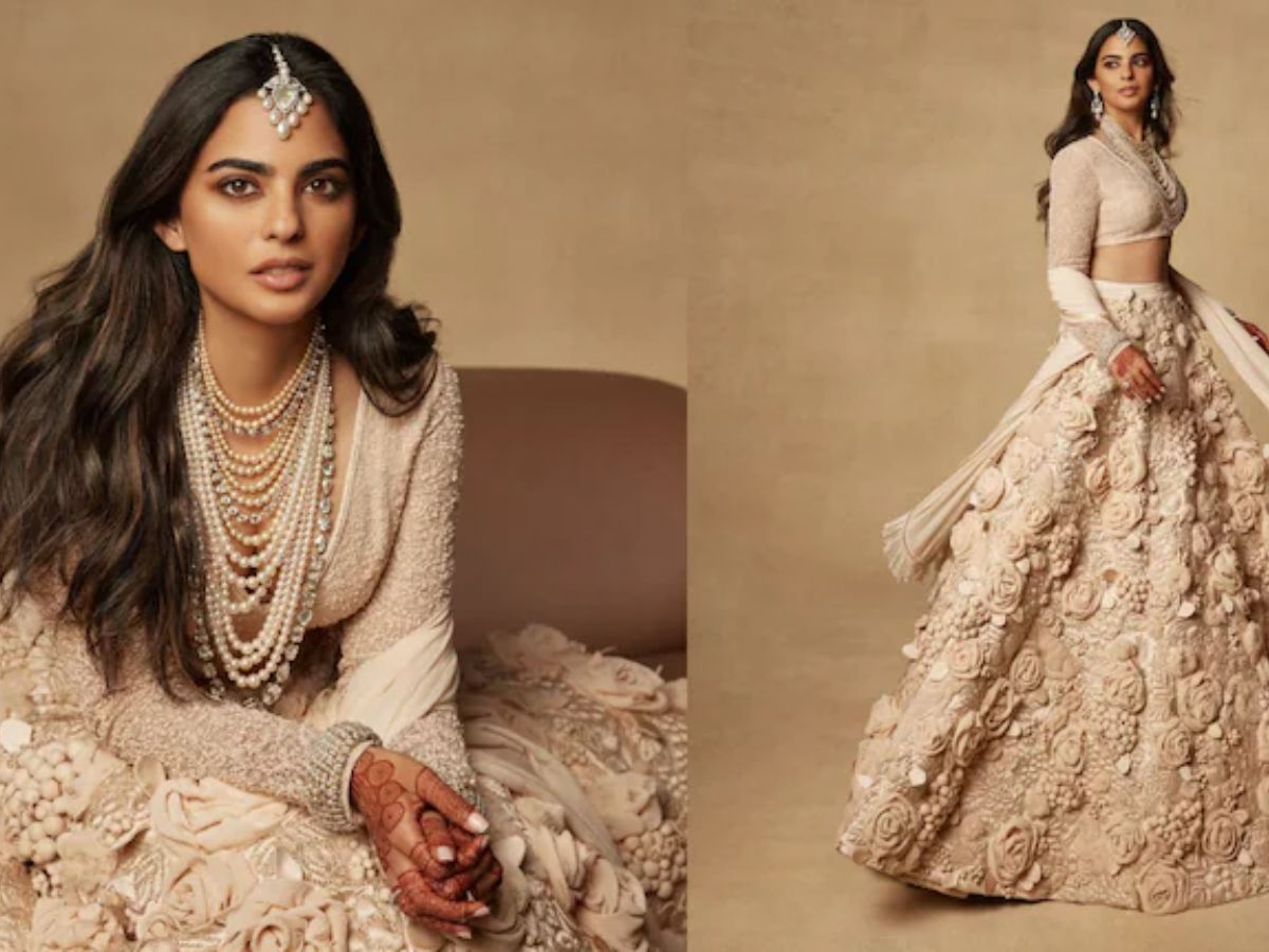 Regal beige floral lehenga by Abu Jani Sandeep Khosla