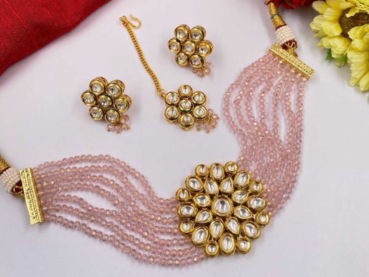 Gulnaar Pastel Kundan Set