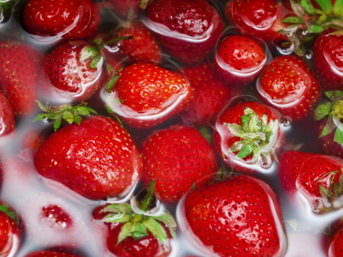 Disinfect Strawberries With White Vinegar