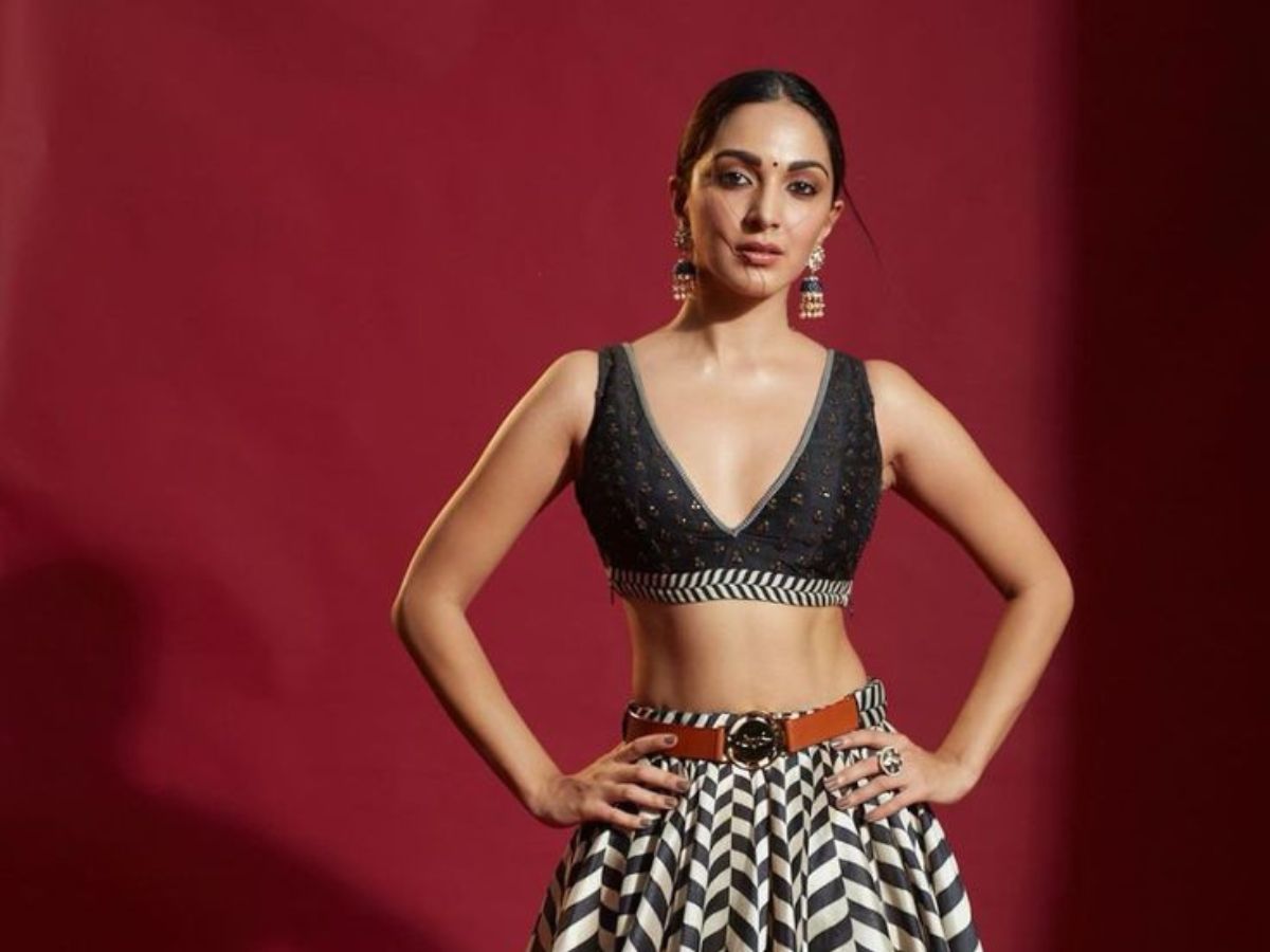 Monochrome Back-Open Blouse Design