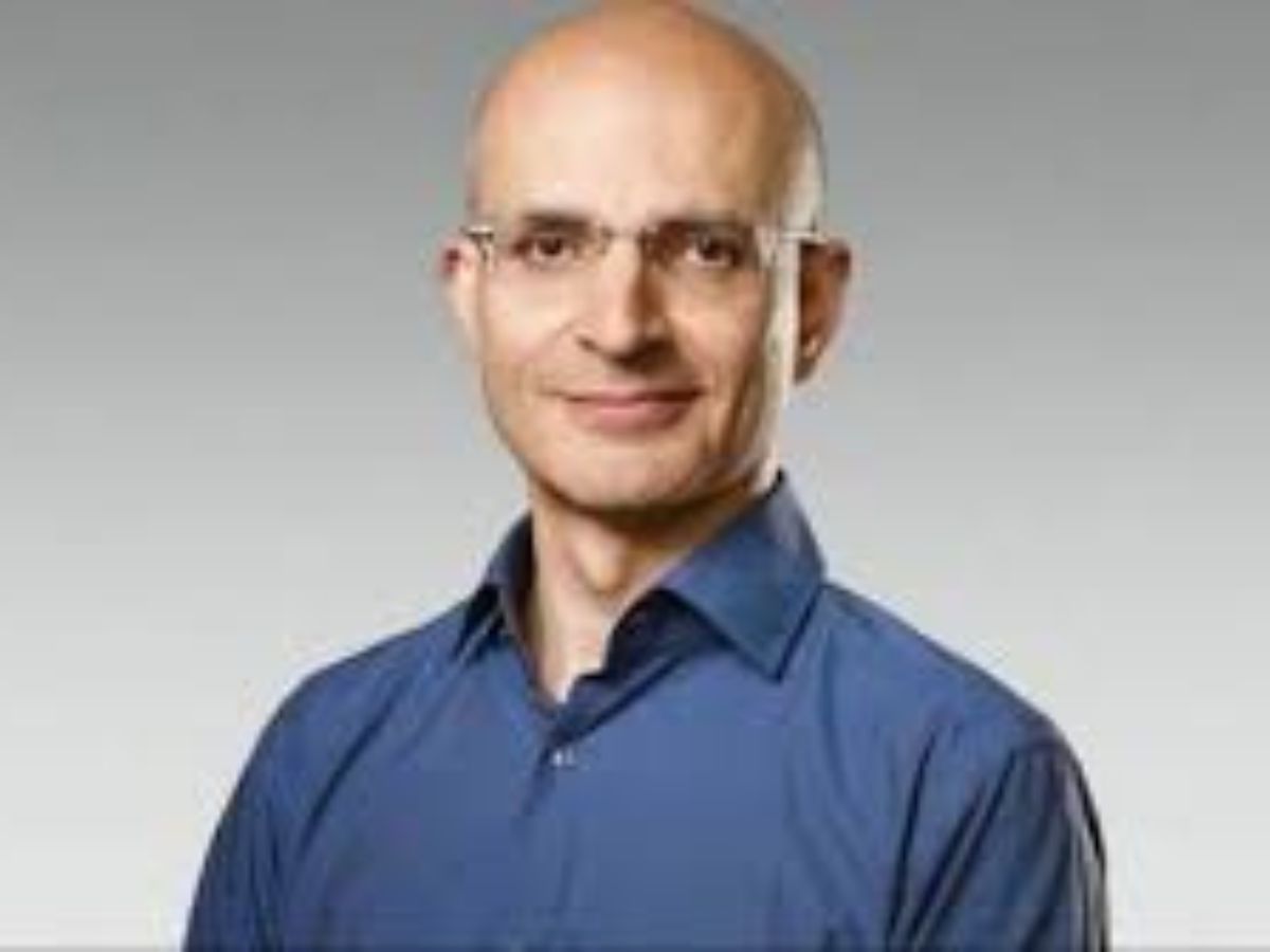 Sabih Khan - Senior Vice President of Operations, Apple