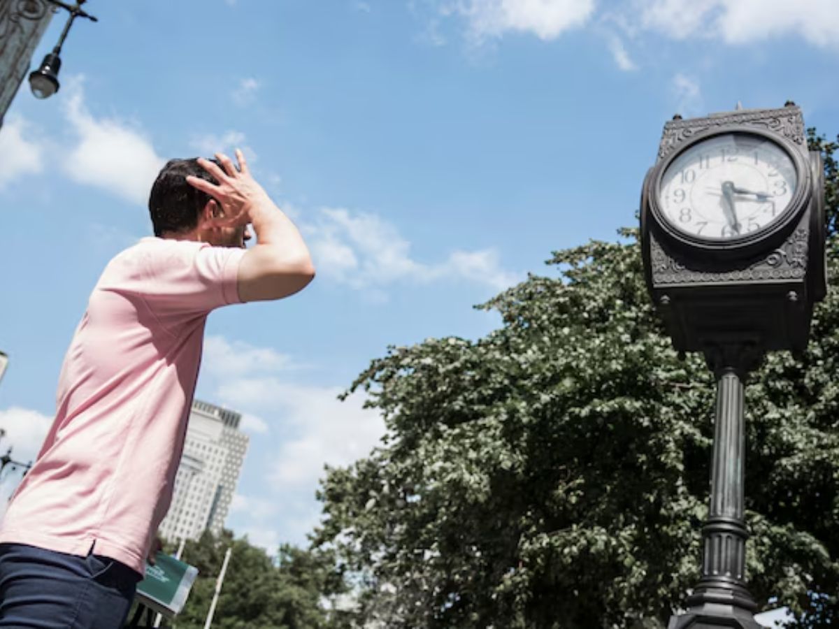 a person confused, looking lost or puzzled.