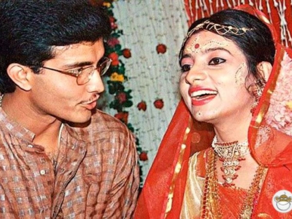 Sourav and Dona eloped and got married secretly before going public.