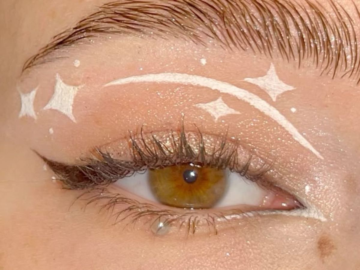 Graphic Waterproof Eye (Subtle Wing)