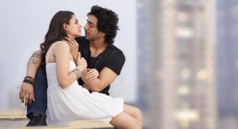 Shirtless Man’s Dramatic Reaction to ‘Saiyaara’ Goes Viral: Screams, Collapses, And Sparks Internet Frenzy