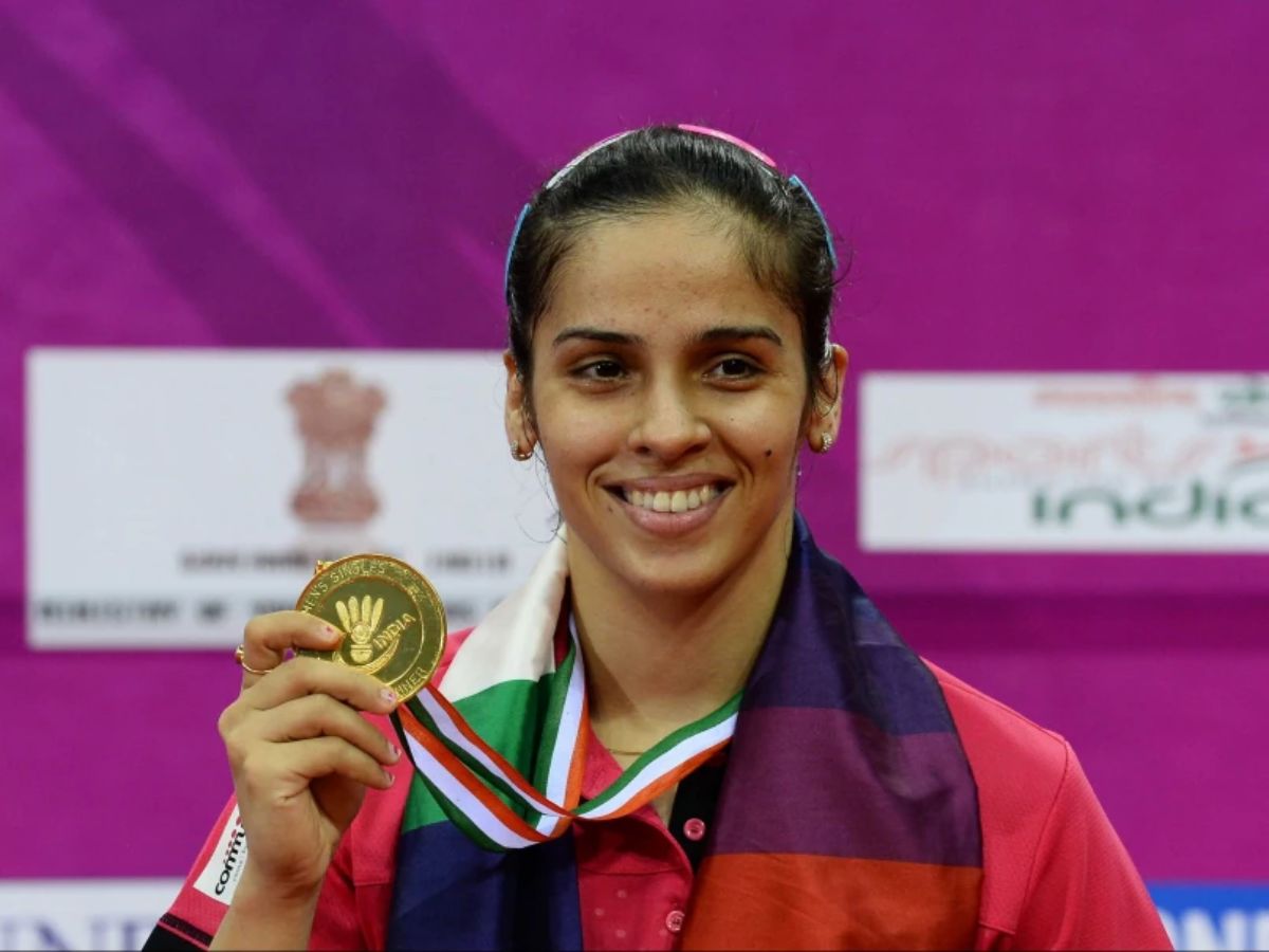 Saina Nehwal smiling with her World Junior Championship trophy
