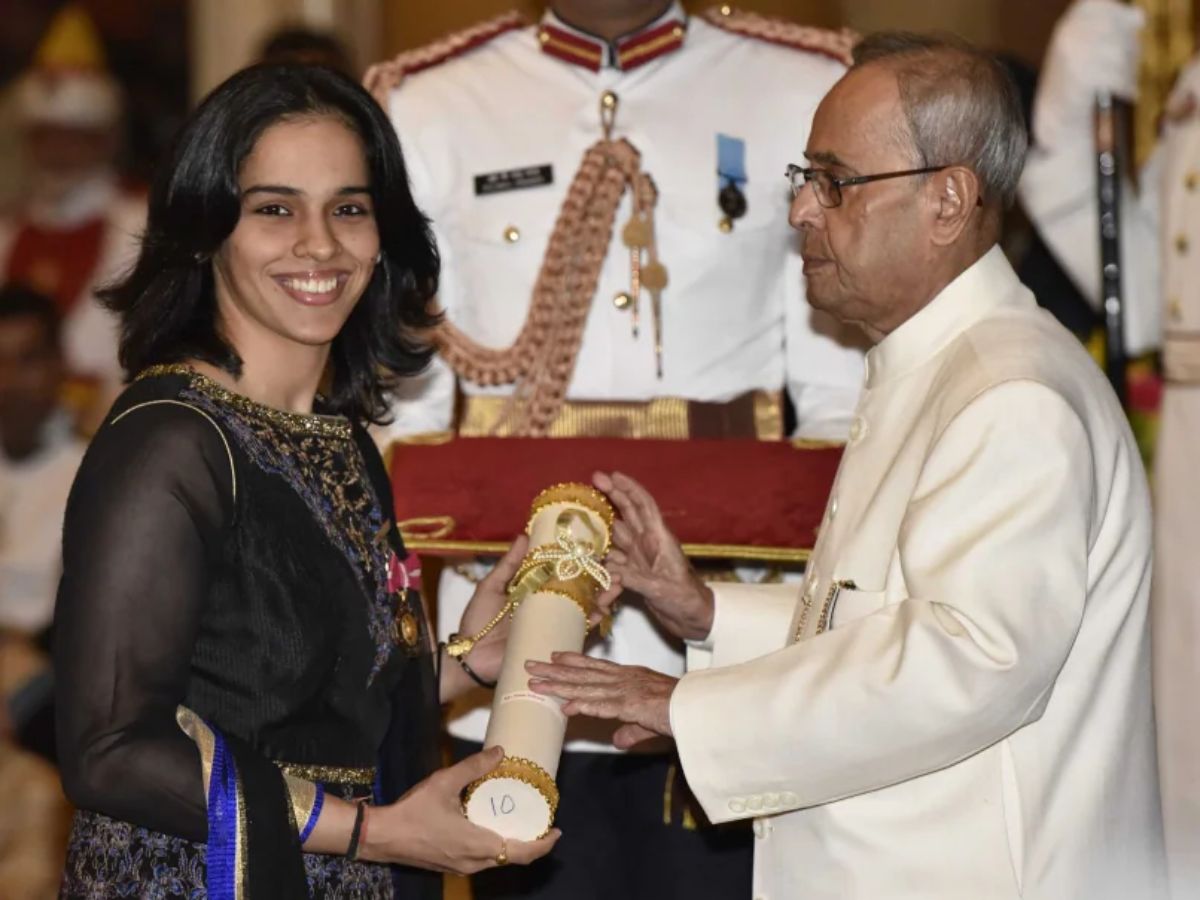Saina Nehwal receiving Padma Bhushan award