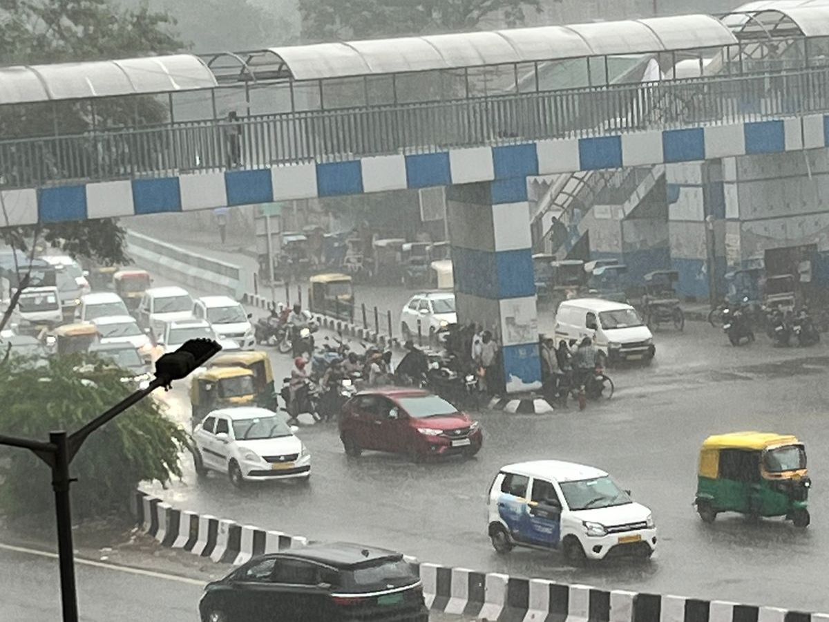 delhi-ncr-monsoon-rain-live-updates-waterlogging-traffic-alertsin-several-areas Steady showers soak Okhla NSIC area. (Photo: Aishwarya Samant, NewsX)