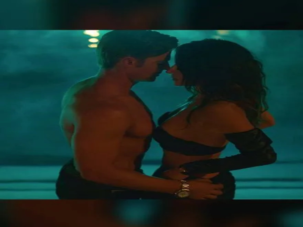 Billie Connelly reflects on her past in the series Sex/Life, leading to complications in her marriage when her husband finds her journal.