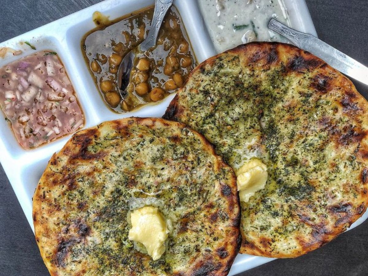 The "Khasta" (Flaky) Texture