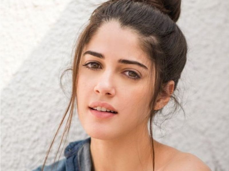 Izabelle Leite – Serious Relationship