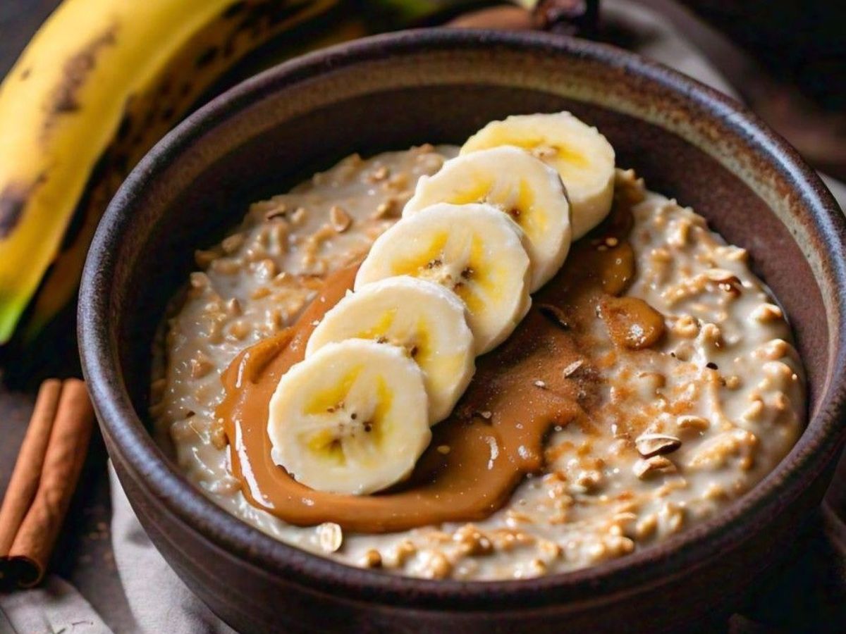 Oatmeal with Peanut Butter and Banana