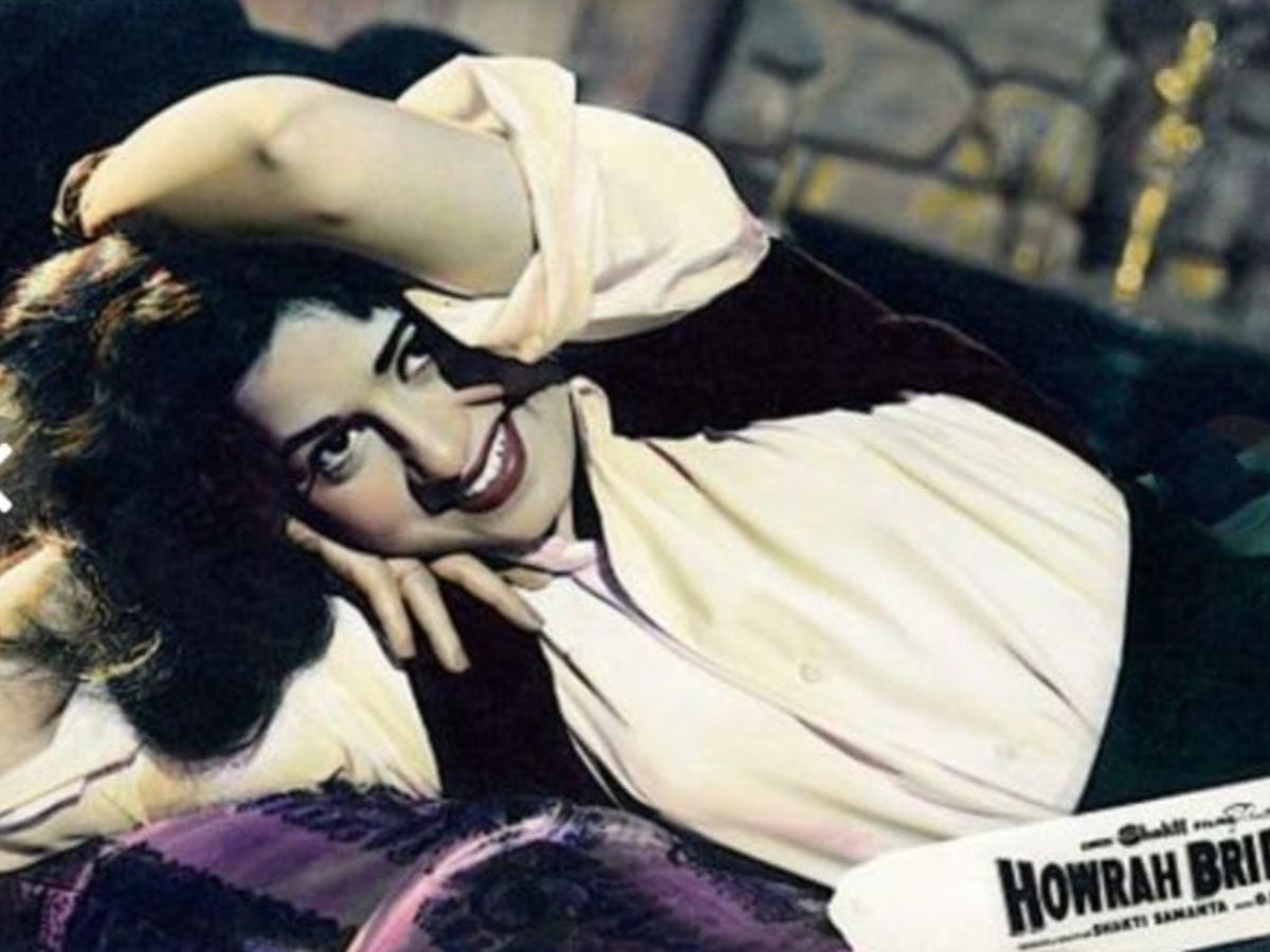 Glamour in Howrah Bridge