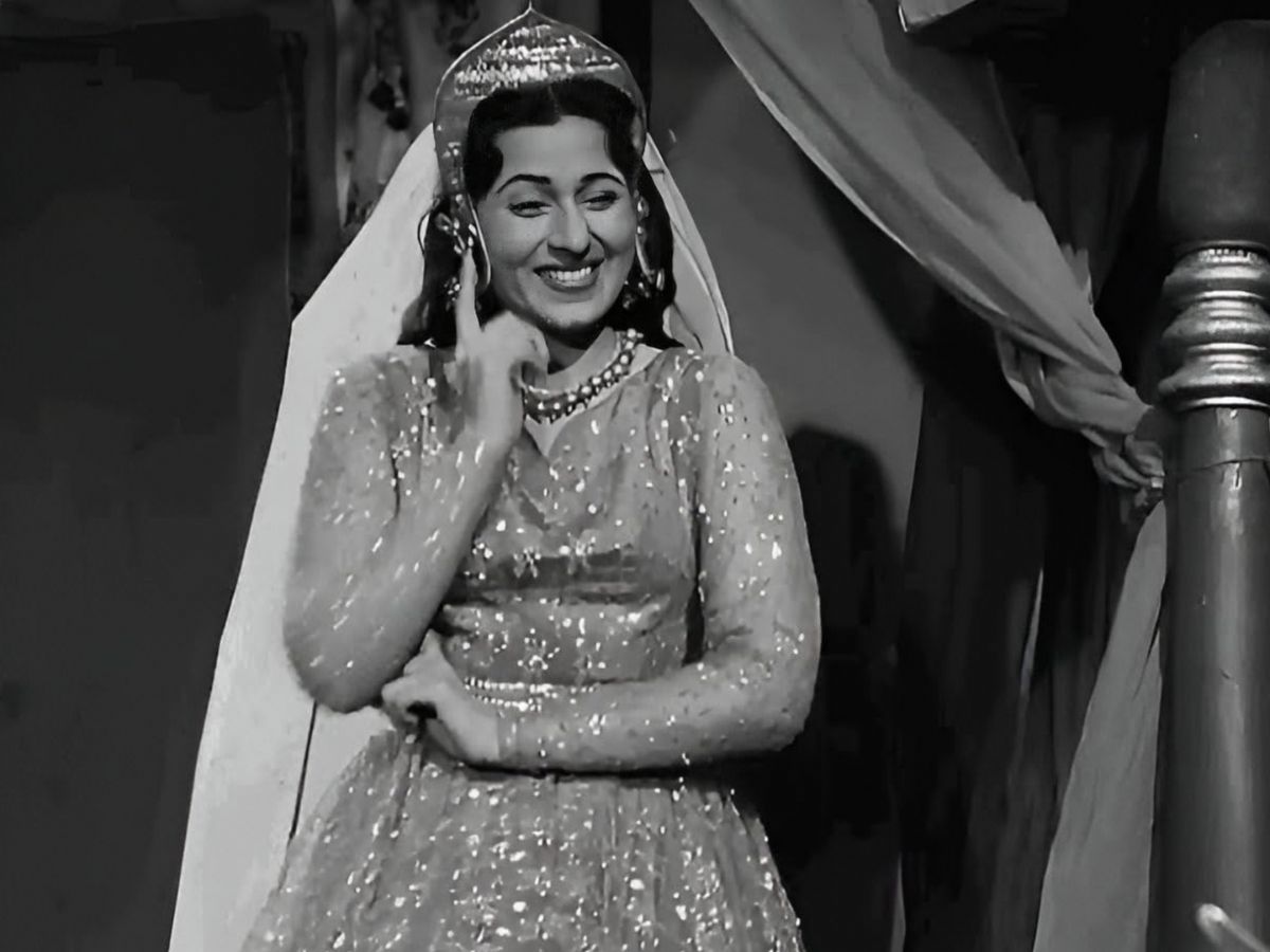 Simplicity in Chalti Ka Naam Gaadi