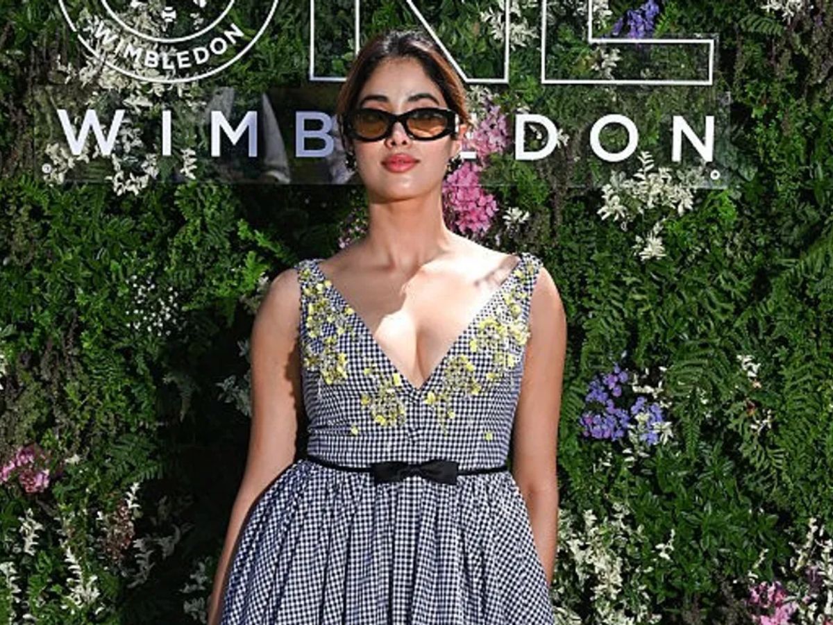 Janhvi Kapoor in elegance