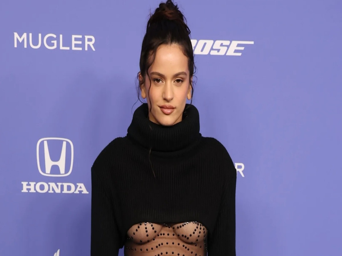 The singer at the 2023 Billboard Women in Music Awards wearing a cropped long-sleeved turtleneck sweater