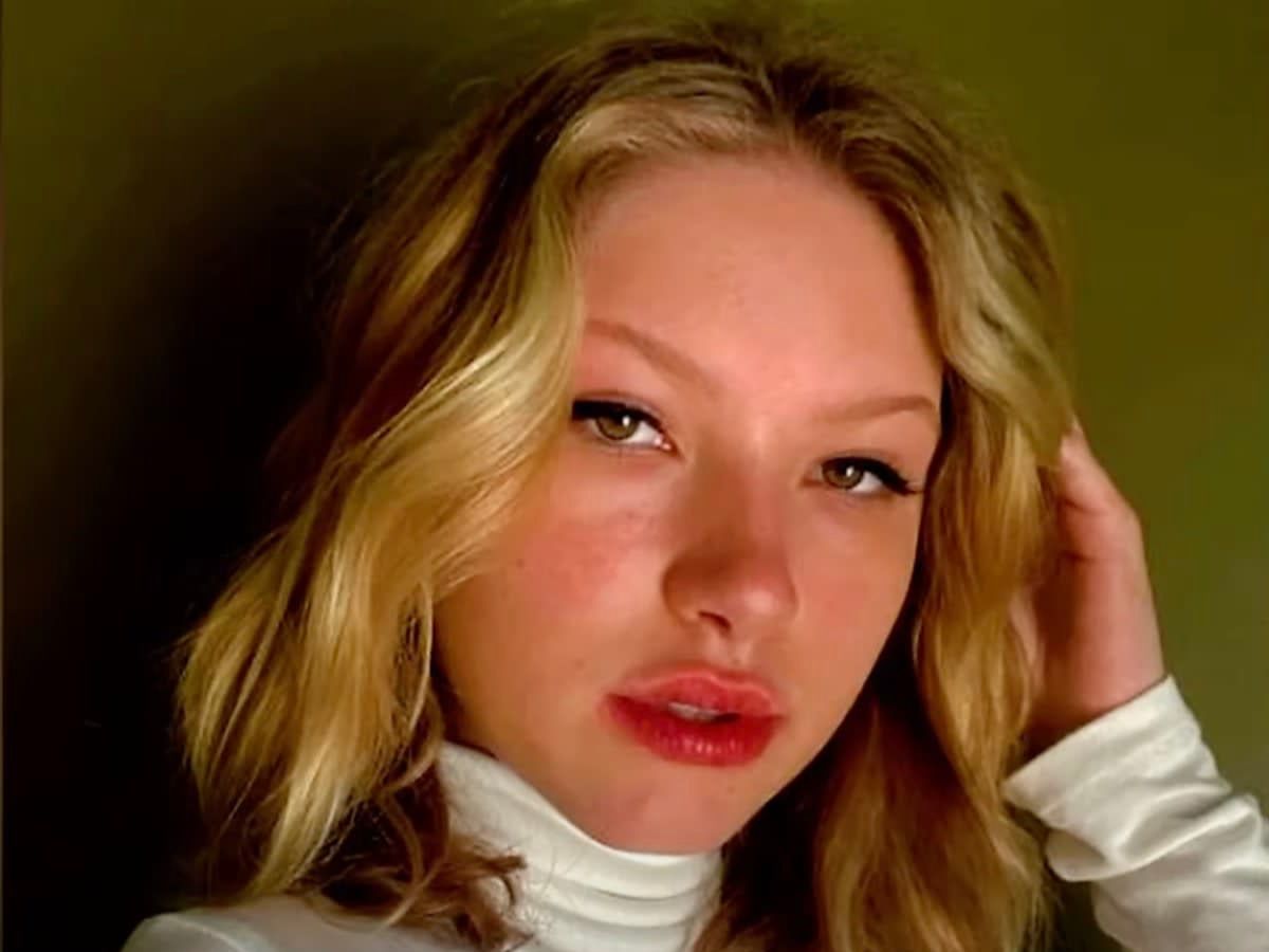 Livia Voigt de Assis- 20 years old