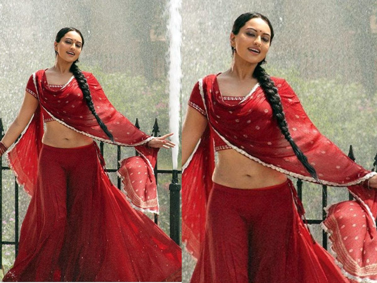 Dabangg- Sonakshi Sinha Wet In Rain